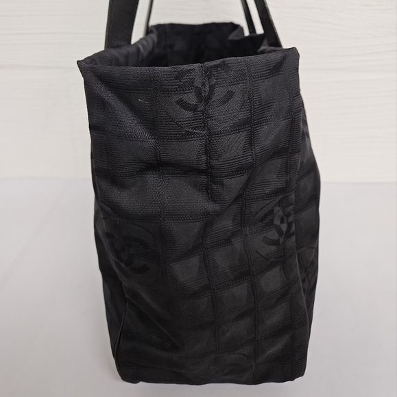 CHANEL 2002 Travel Ligne Monogram Tote Bag in Black Nylon - Picture 3 of 16